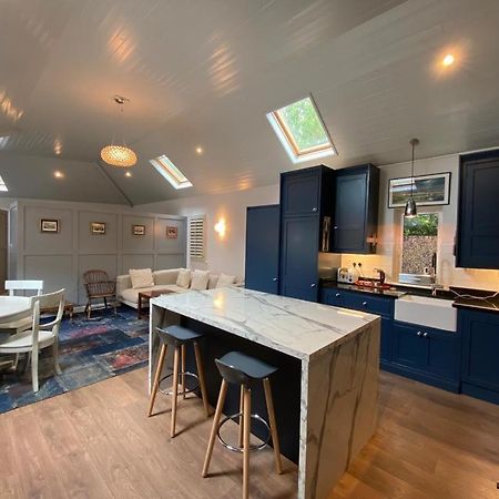 Gem In Connemara Flat Appartamento Oughterard Esterno foto