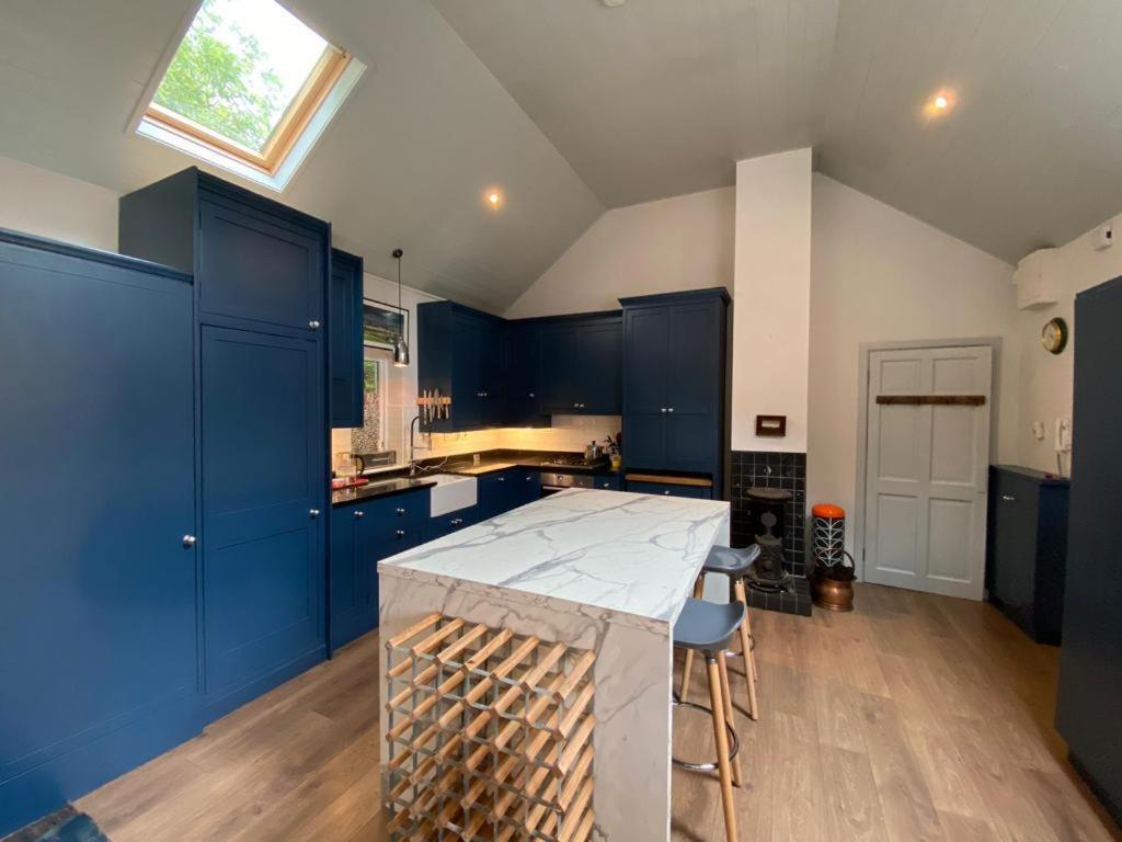 Gem In Connemara Flat Appartamento Oughterard Esterno foto